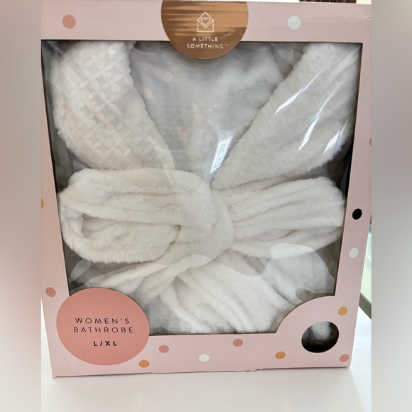 NET Women white bathrobe brand new.
Size: L/XL A Little Something - Picture 2 of 5